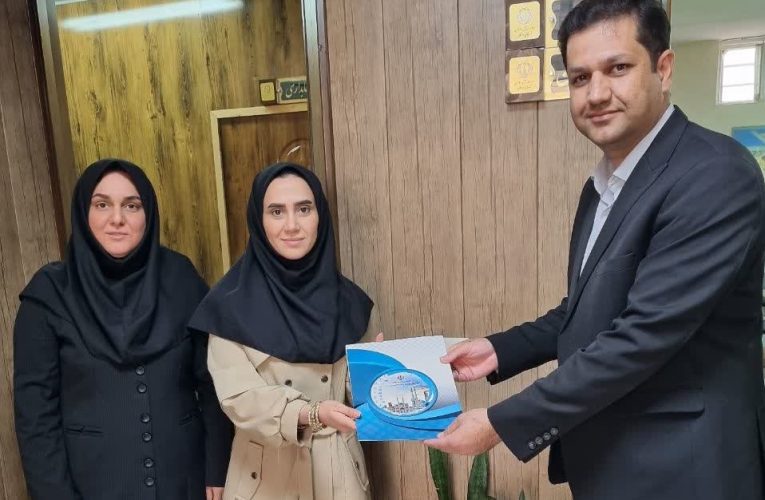 اهدای حکم نائب رئیس بانوان هیات اسکیت شهرستان اردکان